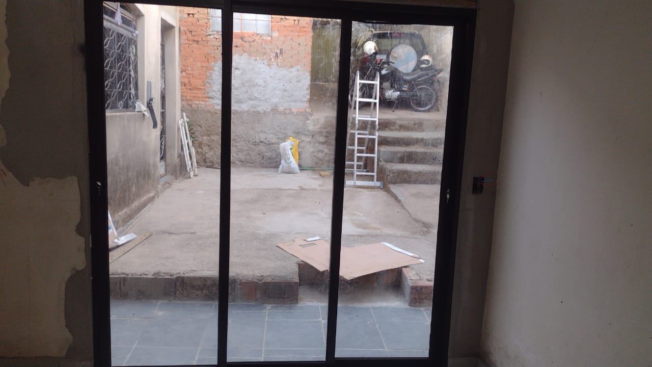 Box de banheiro e divisórias em vidro